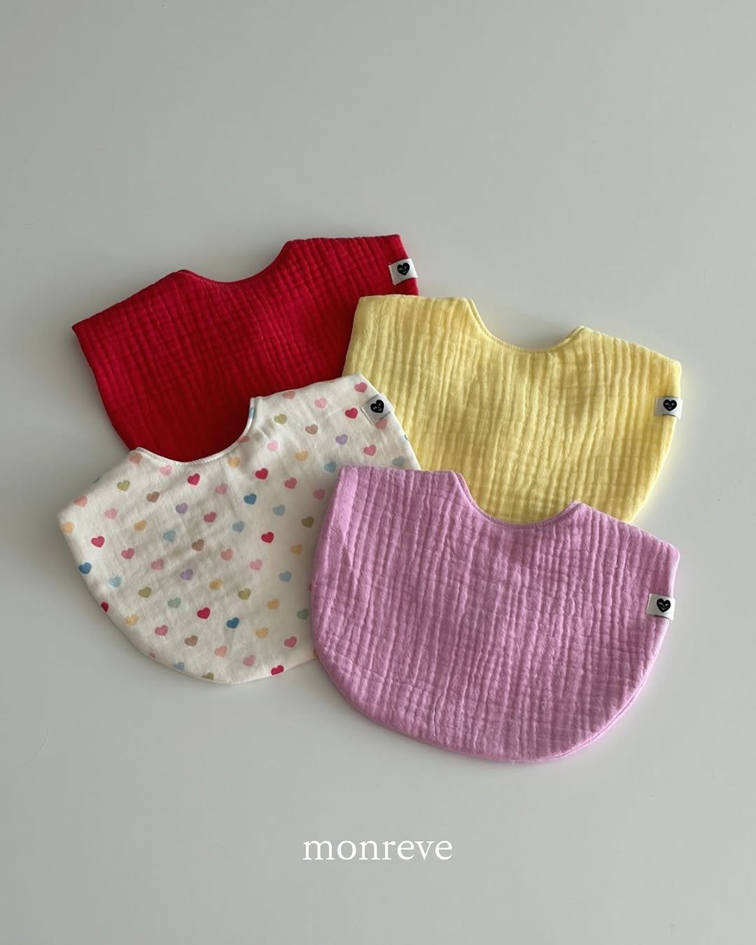 Photo by 𝐦𝐨𝐧𝐫𝐞𝐯𝐞 몽레브 on April 19, 2026. May be an image of face mask, potholder and text that says 'monreve'.