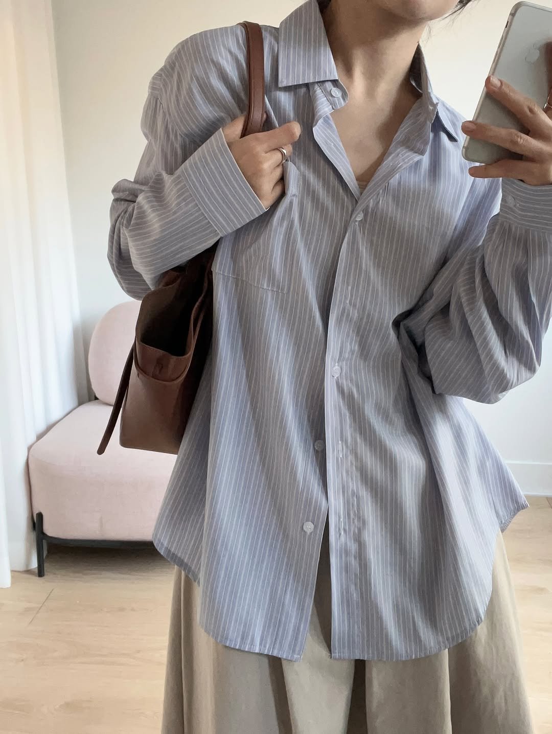 Photo by 무드혜 | 직장인룩 출근룩 데일리룩 on February 12, 2026. May be an image of top and text.