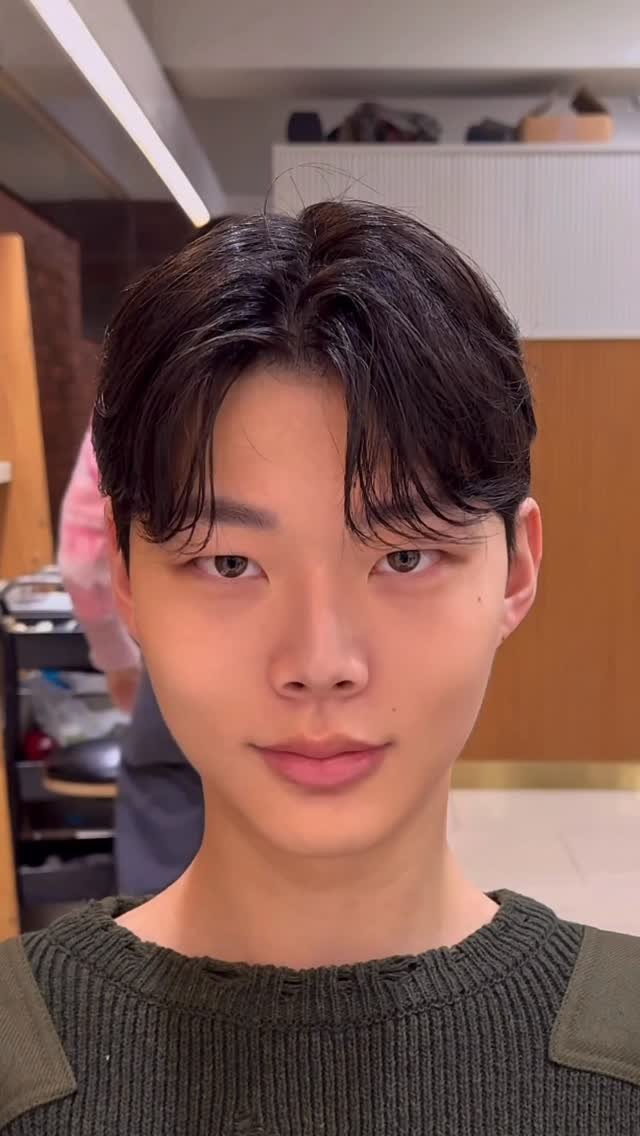 _mtaeho 게시물 이미지: Semi-Leaf Cut ✨
부담 없는 변화, 확실한 세련미.
앞머리는 자연스럽게...