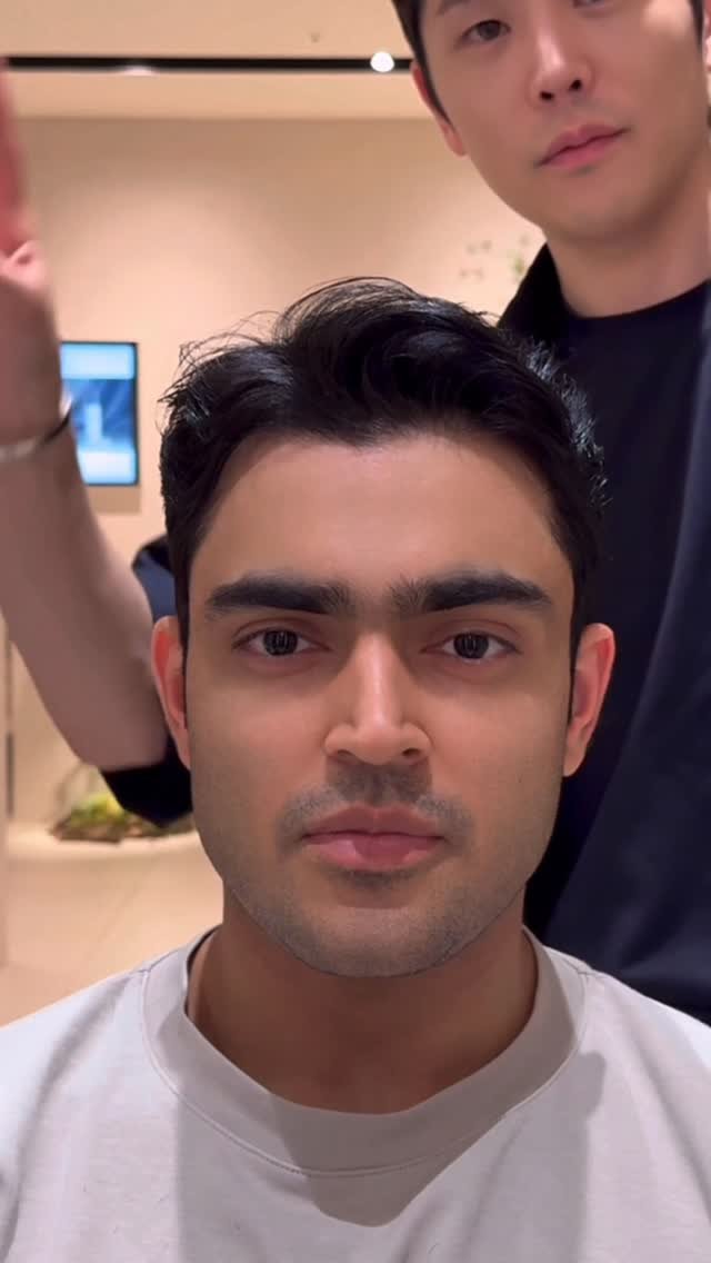 _mtaeho 게시물 이미지: 깔끔한 포마드 스타일로 인상을 바꿔보세요.
정돈된 라인과 단정한 실루엣이...