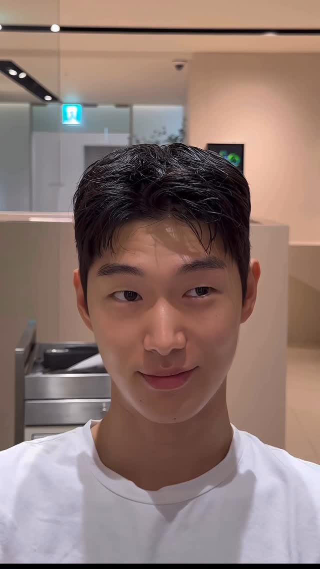 _mtaeho 게시물 이미지: 무더운 여름, 가볍게 자르고
분위기는 확 달라지게.
짧지만 강렬한 변신...