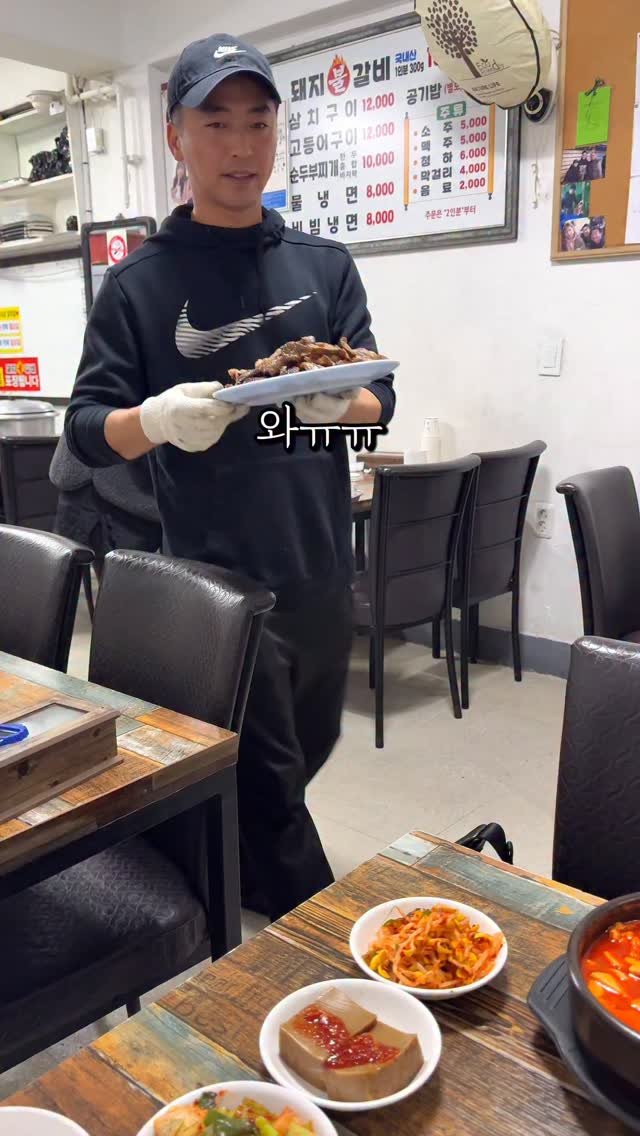 _mukpunzel 게시물 이미지: 성시경도 반한 40년 연탄갈비

여긴 사십년전통의 노포로 성시경 먹을텐데에도 소개...