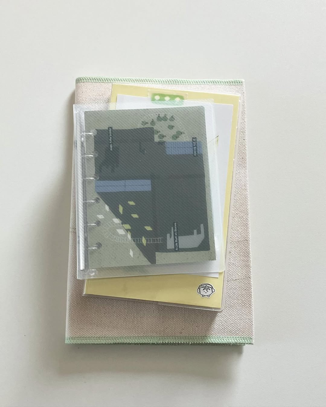 Photo shared by 믹믹 on January 01, 2025 tagging @iconic_story, @analogue_keeper, and @pulpul.official.