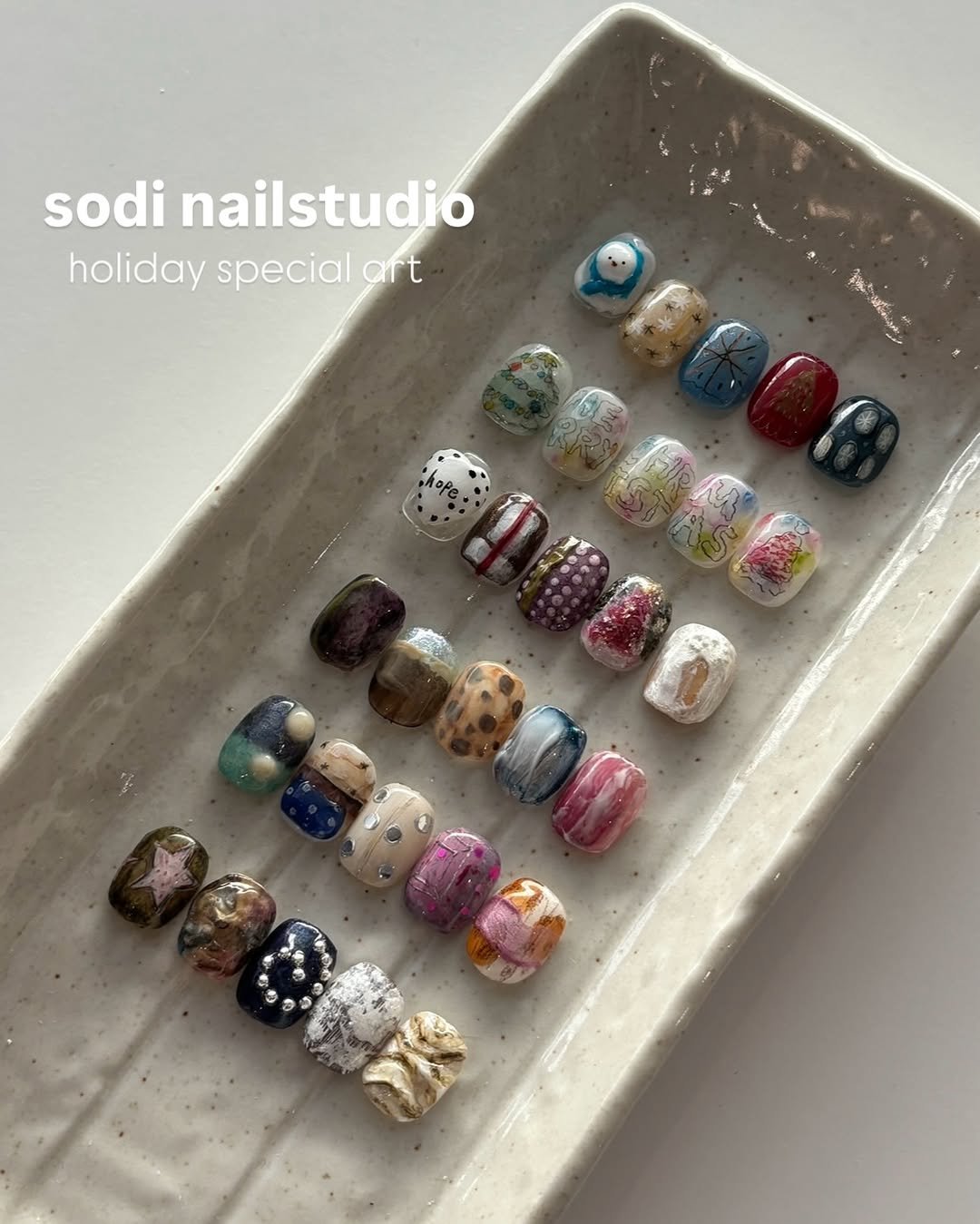 Photo by sodinail 쏘디네일 𖦹𖦹 포항네일 | 뉘앙스네일 | 유니크네일 | 자석네일 on December 02, 2025.