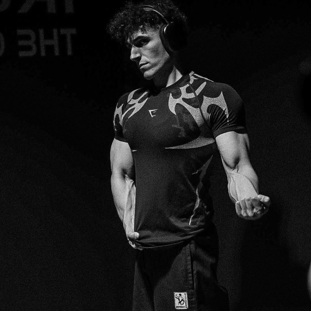 _nicksimone 게시물 이미지: @gymshark Summer-Sale is going live at 11am...