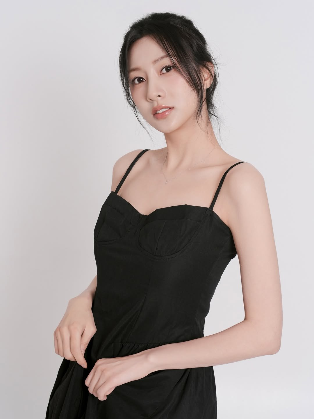 Photo by 오하영 Oh Hayoung on December 25, 2025. May be an image of slip, sleepwear, halter top, chemise, dress and text.