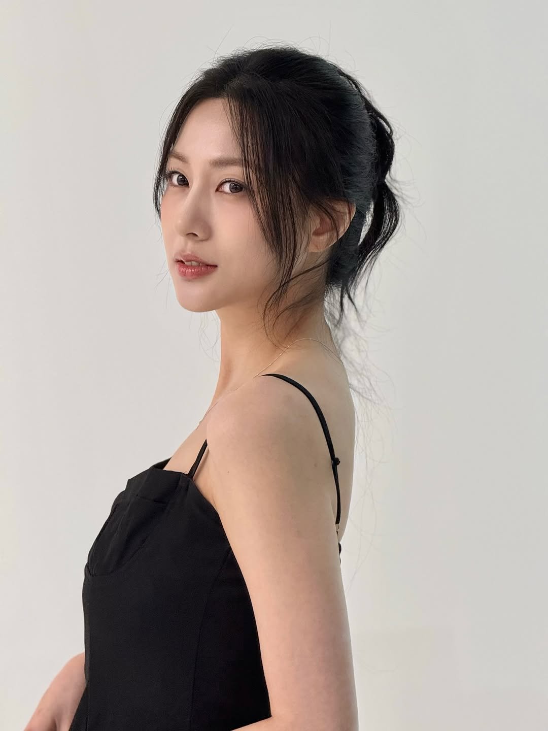 Photo by 오하영 Oh Hayoung on December 05, 2025. May be an image of one or more people, braids, dress and text.