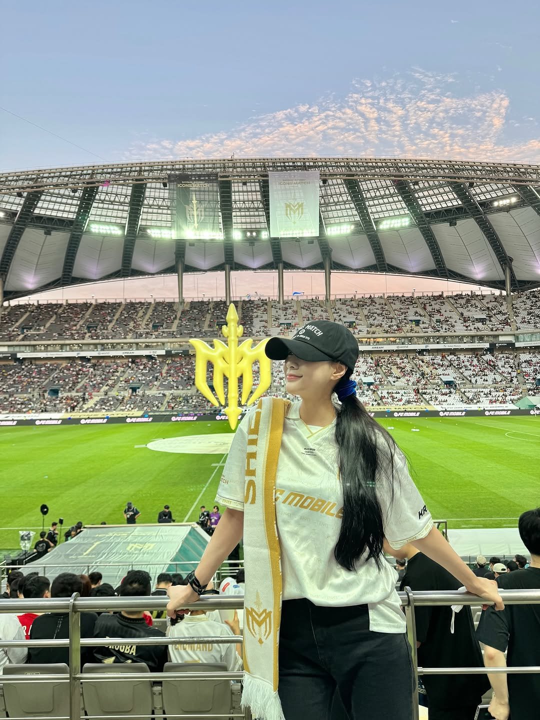 Photo shared by 오하영 Oh Hayoung on September 15, 2025 tagging @iconsmatch_official. May be an image of 2 people, people playing soccer, stadium and text.