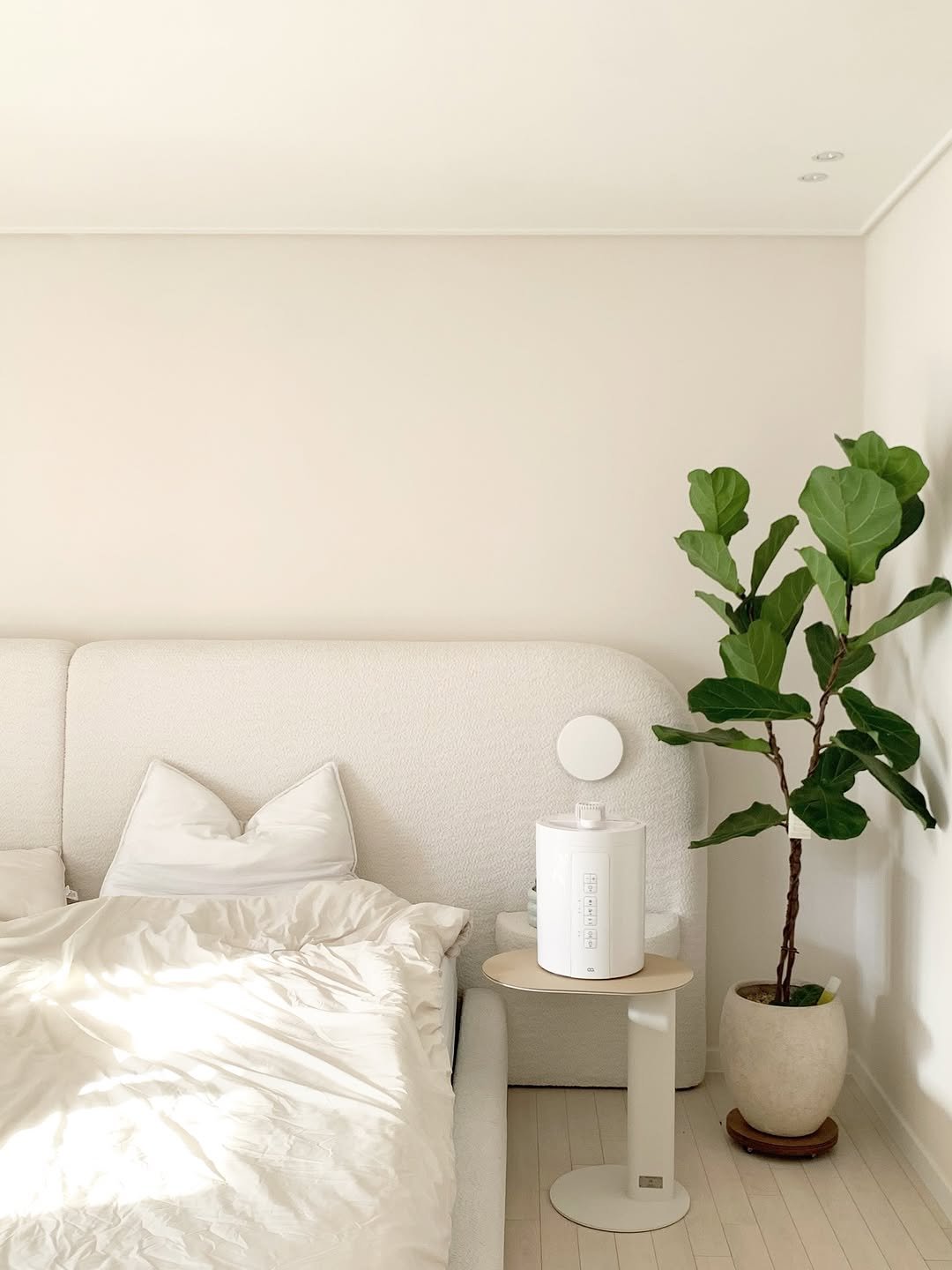 Photo by 오오Home | 집꾸미기 on October 29, 2025. May be an image of bedroom and indoors.