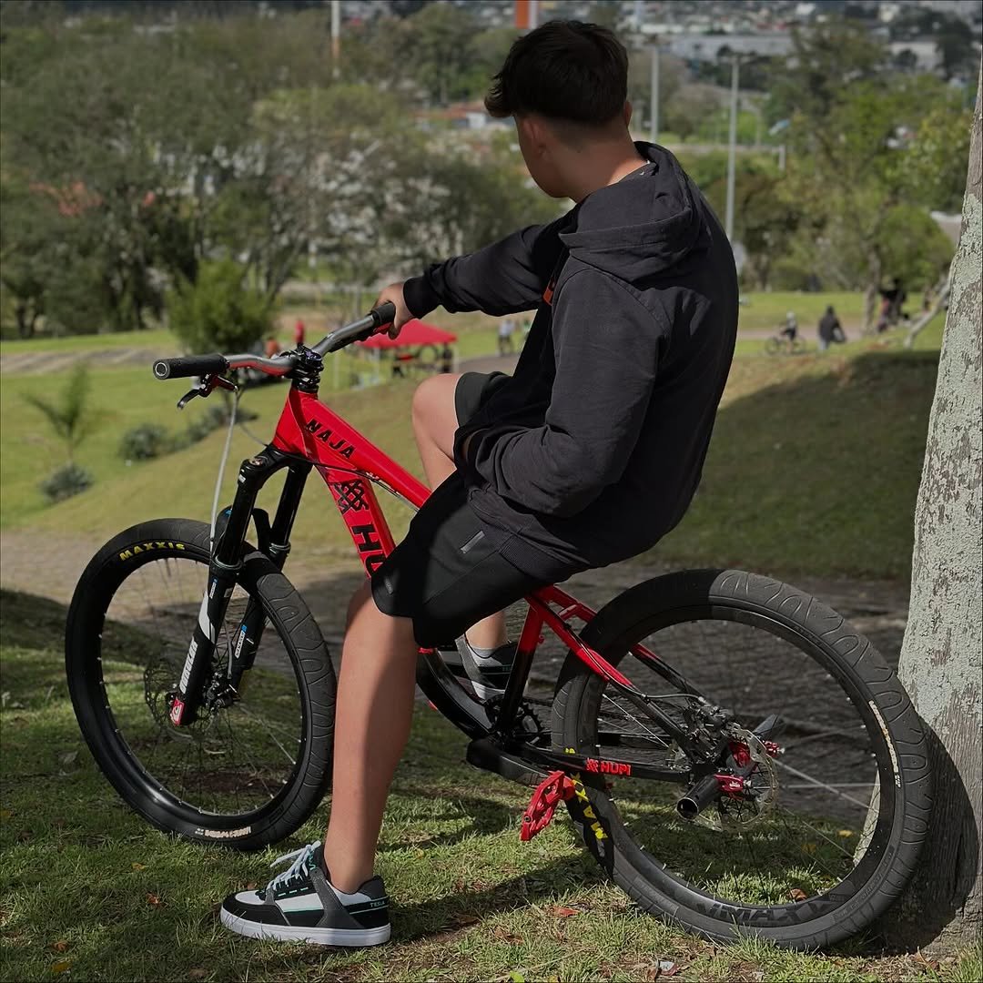 Photo by Pedro Araujo on October 20, 2025. May be an image of bicycle and outdoors.
