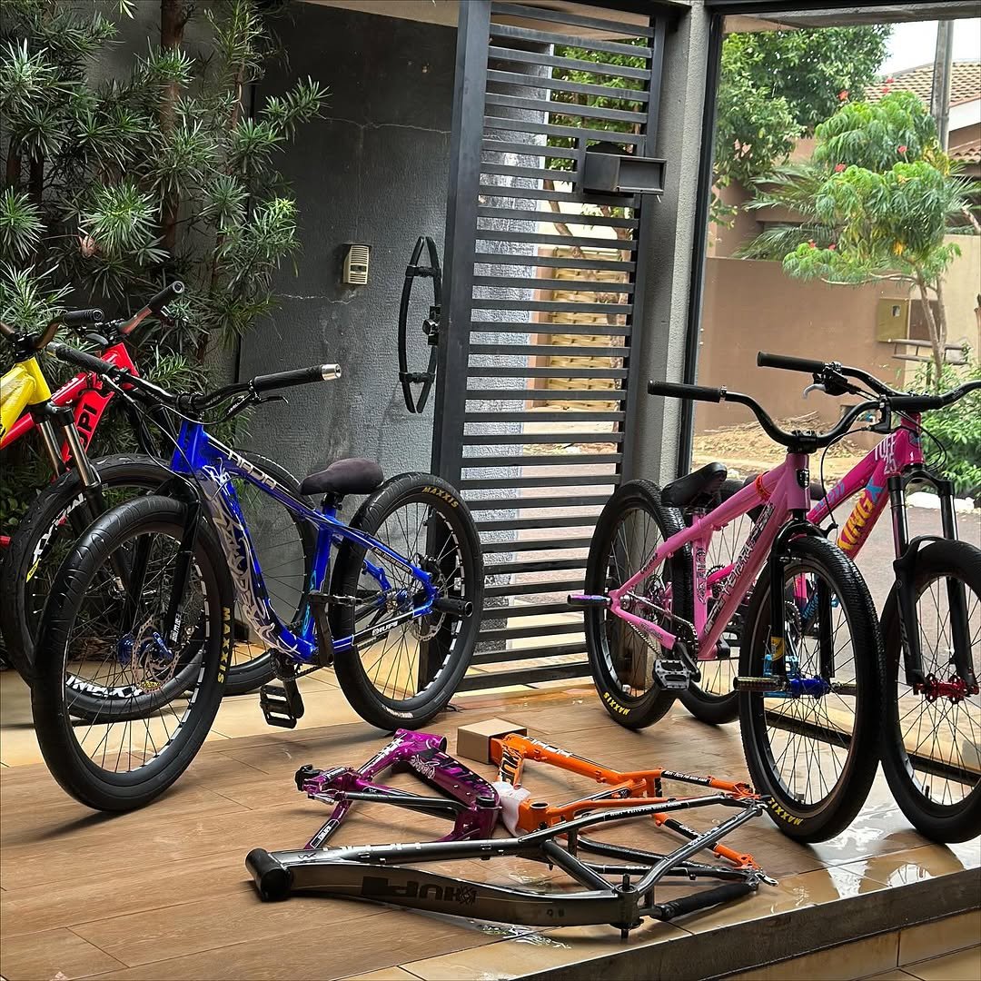 Photo by Pedro Araujo on November 13, 2025. May be an image of bicycle, rack, outdoors and text.