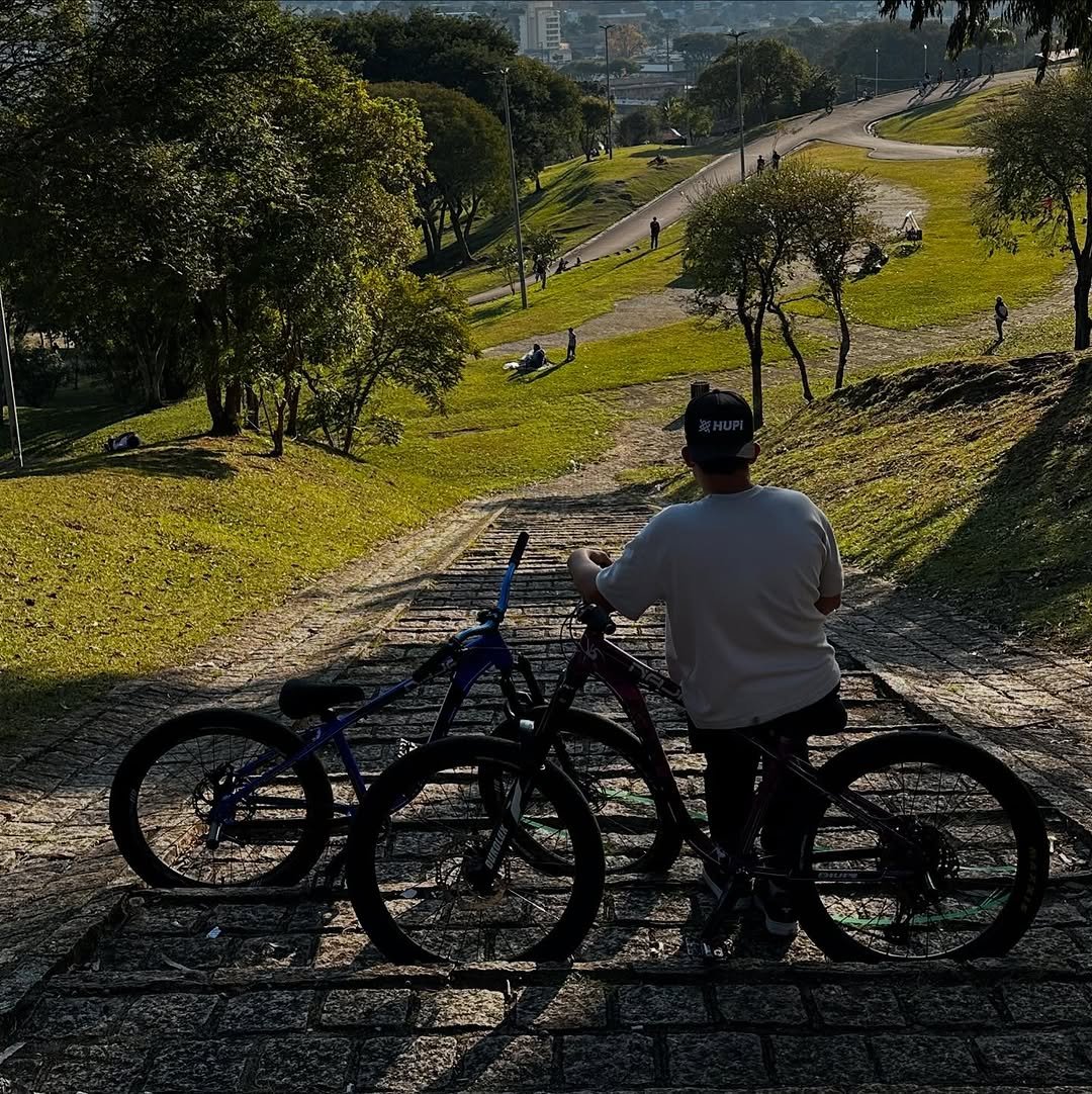 Photo shared by Pedro Araujo on July 19, 2025 tagging @geracao_bike. May be an image of bicycle and outdoors.