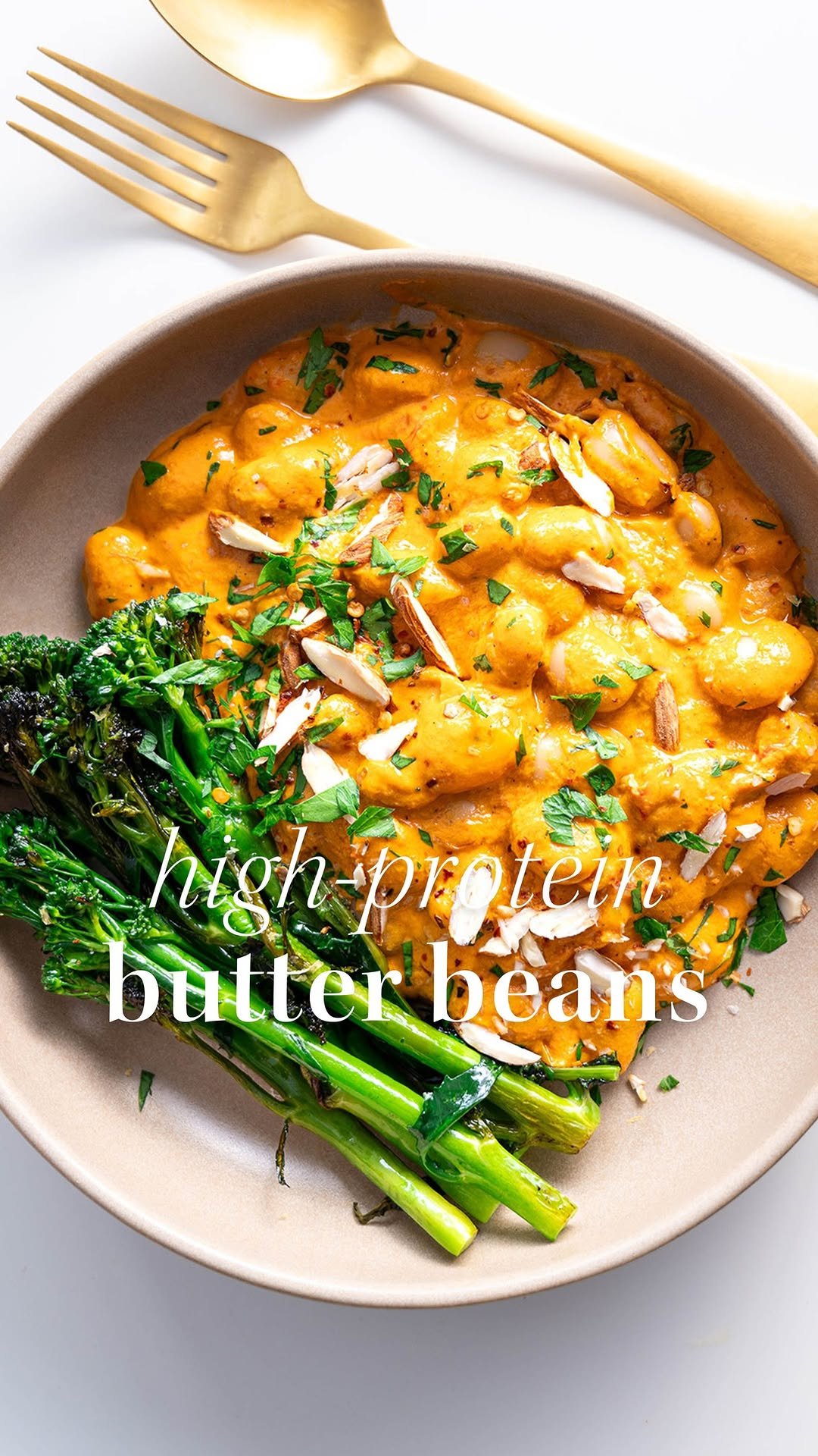 _plantbaes_ 게시물 이미지: High-Protein Romesco Butter Beans 

Comfort...
