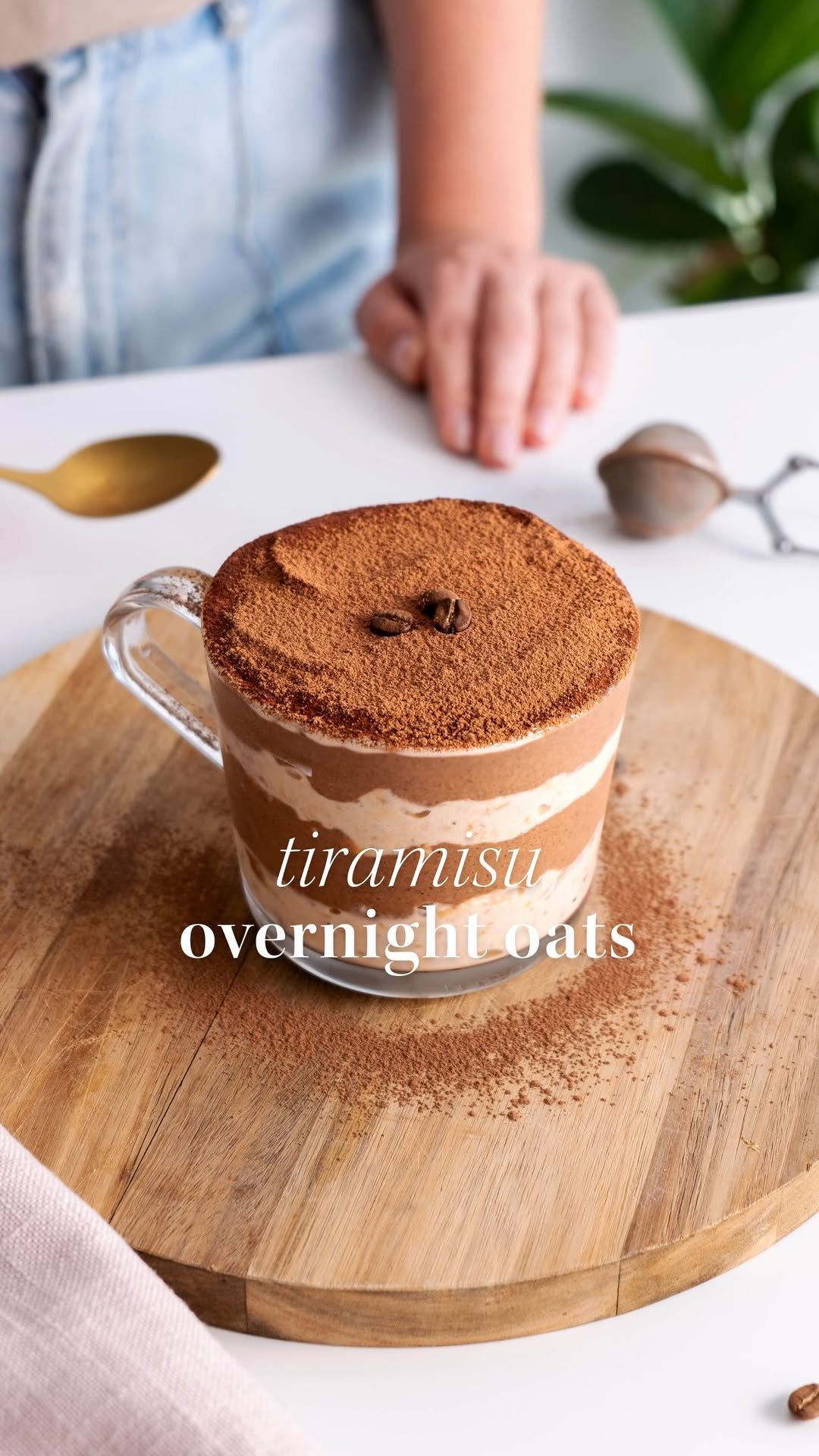 _plantbaes_ 게시물 이미지: Tiramisu Overnight Oats 🍰

These are creamy,...