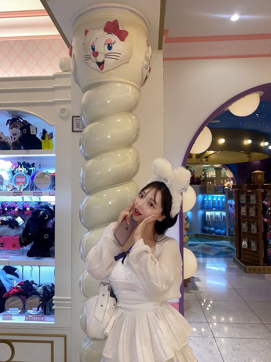 Photo by 고 은 [Go Eun] on November 20, 2025. May be an image of balloon and text.