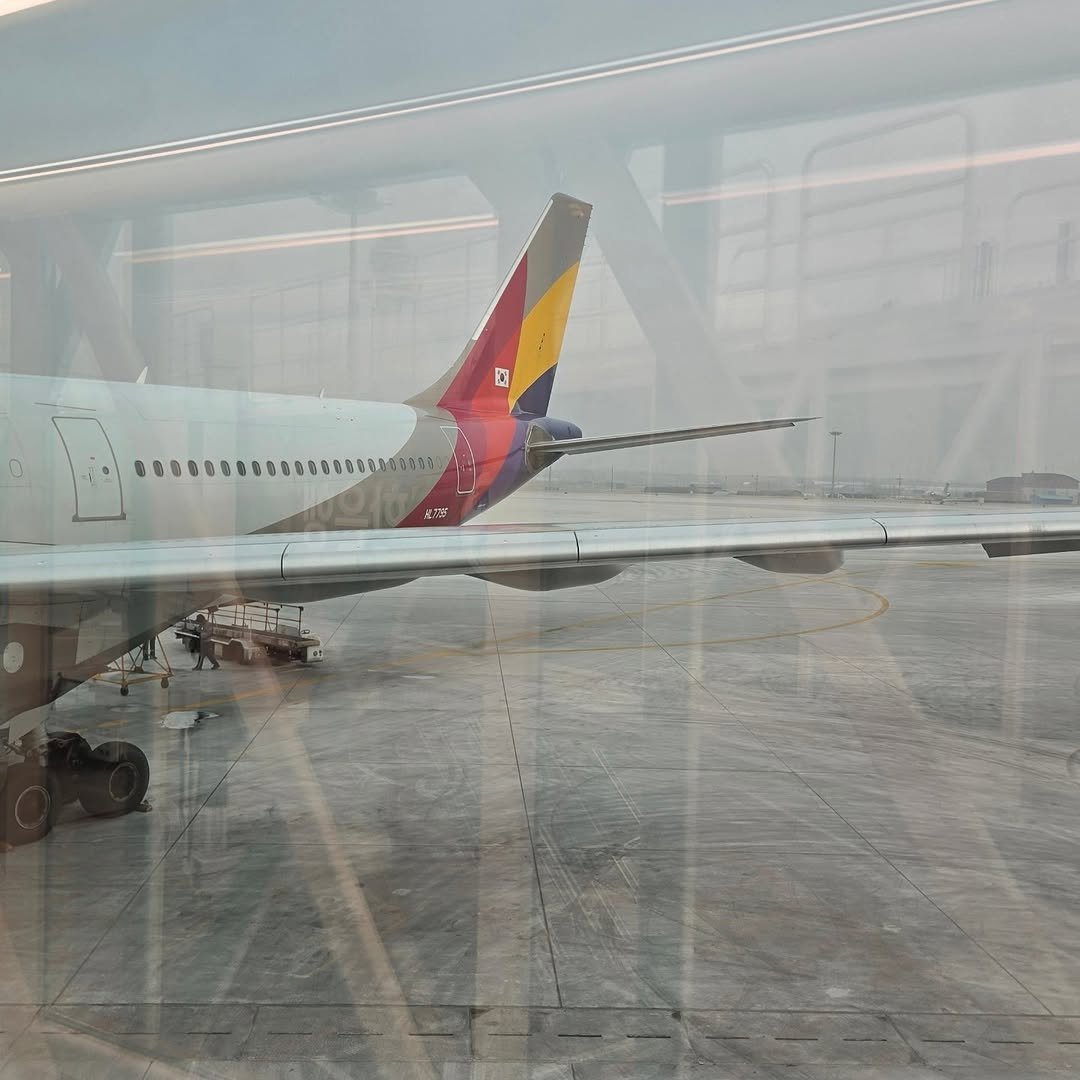 Photo shared by 하란주 on March 28, 2026 tagging @kwanhyeon. May be an image of airplane, terminal and text.