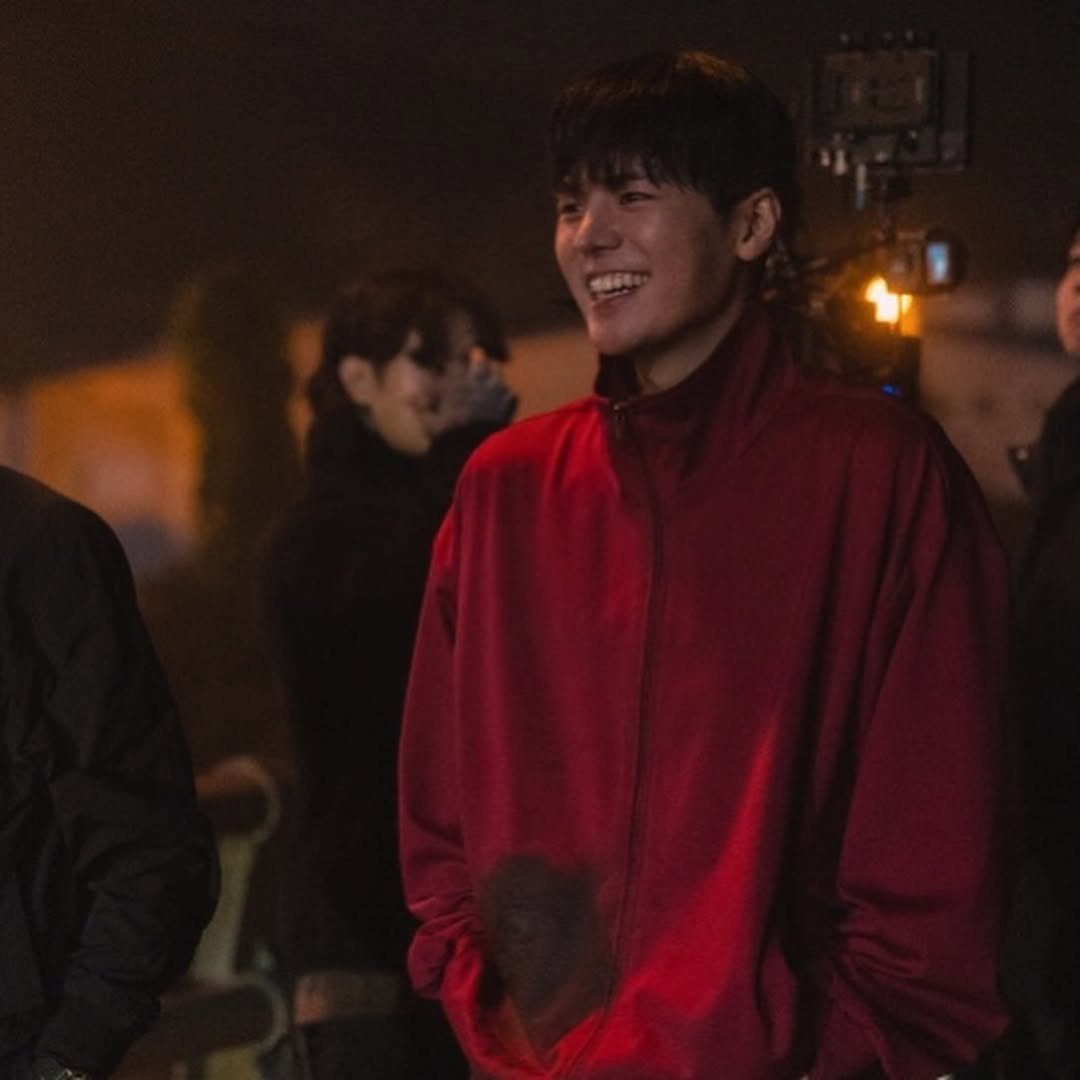 Photo shared by 럭키컴퍼니 on February 25, 2026 tagging @_ryeoun. May be an image of one or more people, bangs, parka, top and text.