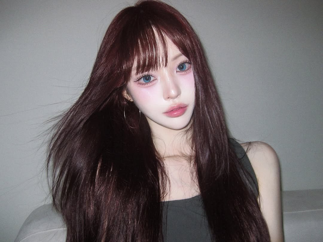 Photo shared by 주연 on July 24, 2025 tagging @ohsoph_official. May be an image of 1 person, bangs, blonde hair, long hair, makeup and text.