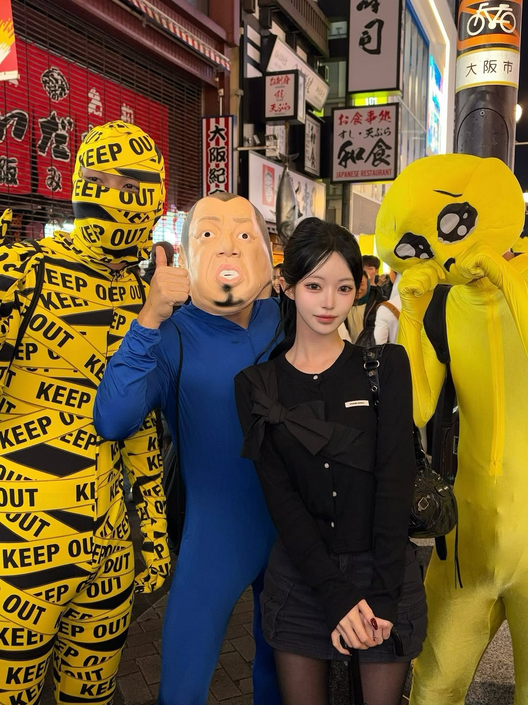 Photo shared by 주연 on November 20, 2025 tagging @crank_offi. May be pop art of ‎one or more people, costume and ‎text that says '‎身 のた خنه 大阪市 EEP EEPOU OU EEP آله sm お食事処 すレ・天ぶら 天ぷら 微食 OUT EEP EC פ ΕΕΡΠΕΡΟ OυT OUT KE KEEP KEEP U ZEP KL DUT DUT KEEP ou OUspnen OUT FP EET KEE OU IT‎'‎‎.