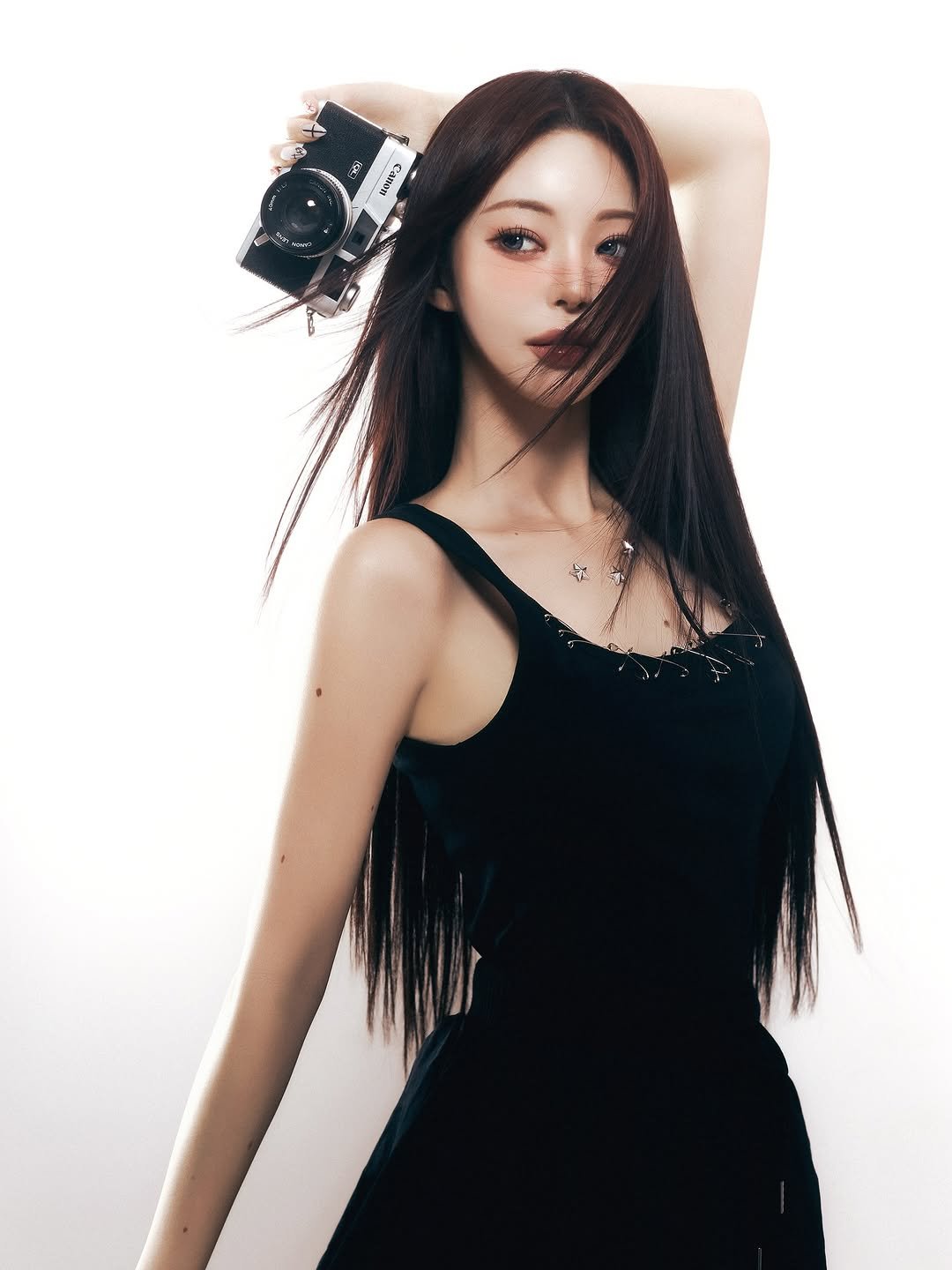 Photo shared by 주연 on September 12, 2025 tagging @yeon_s_, @jih.o_u, @hayantokki._, and @_yuyumake. May be an image of one or more people, hair and text.