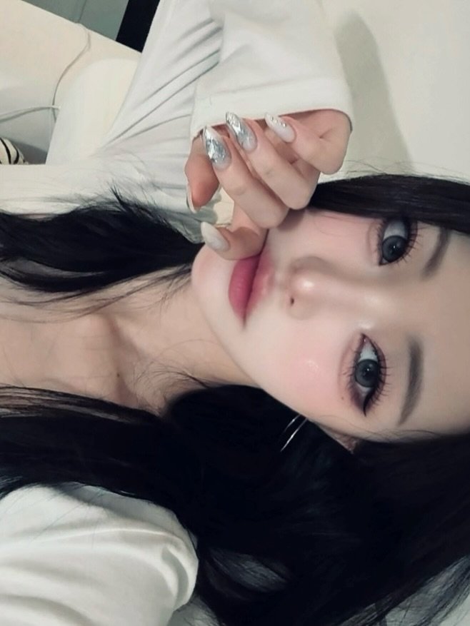 Photo by 주연 on September 06, 2025. May be a selfie of one or more people, makeup, lipstick, hair and text.