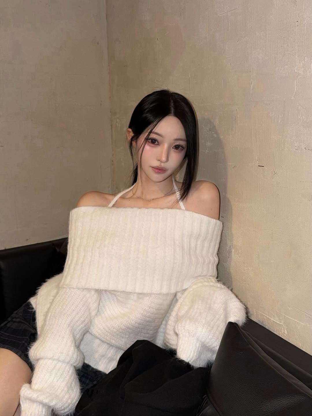 Photo shared by 주연 on February 16, 2026 tagging @kleesier. May be an image of one or more people, hair, top, turtleneck and text.