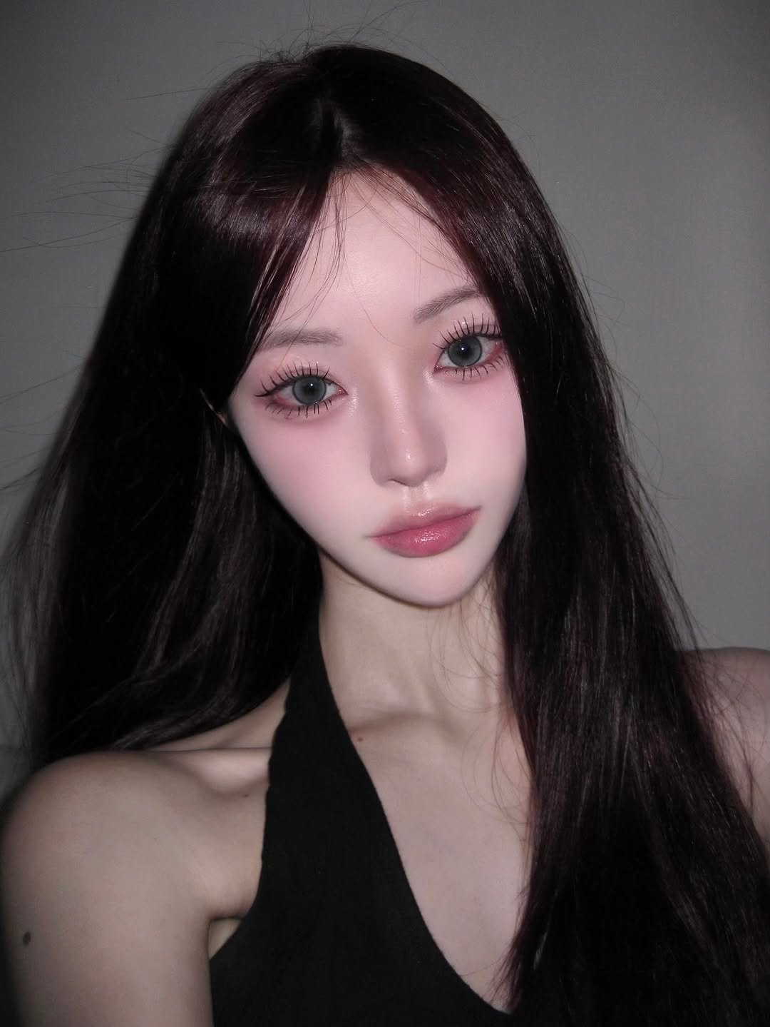 Photo by 주연 on June 28, 2025. May be an image of one or more people, makeup, hair and text.
