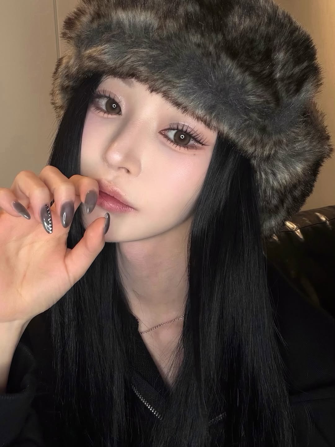 Photo by 주연 on February 01, 2026. May be an image of one or more people, hair, makeup, hat and text.