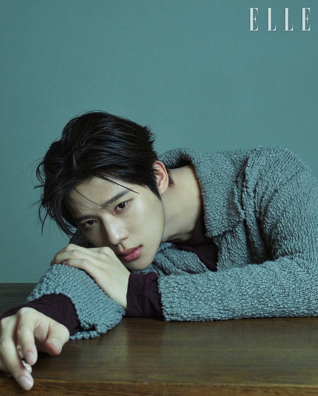 Photo by 문상민 on February 23, 2026. May be an image of magazine, poster and text that says 'u'.