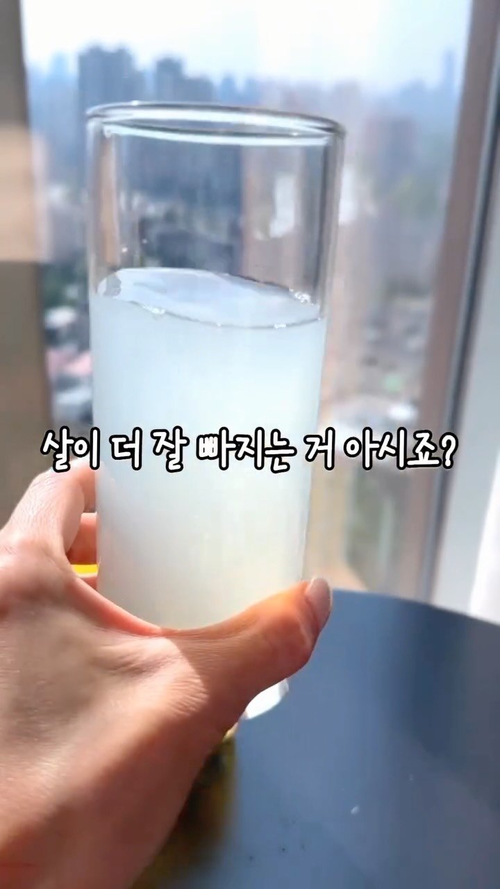 _seasonal.kitchen 게시물 이미지: 🍋 논문이 말하는 
레몬수 효능 먼저 보고 가실게요.

✔ 비타민C 
👉 면역력...