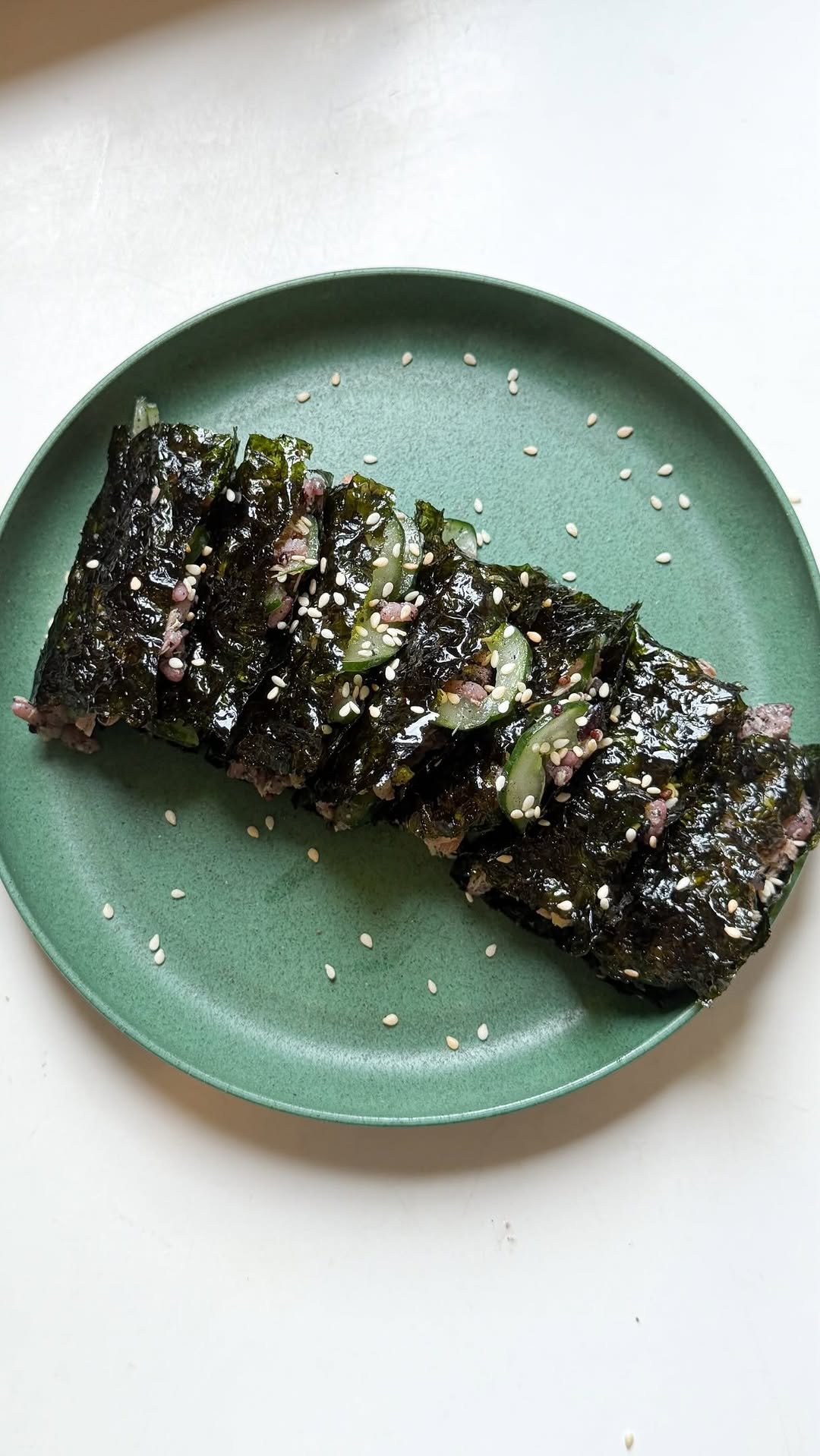 _seasonal.kitchen 게시물 이미지: 핫한 홍진경님의 
오이 김밥 레시피를 
참고해서 만들어봤어요.

저는 참치를...