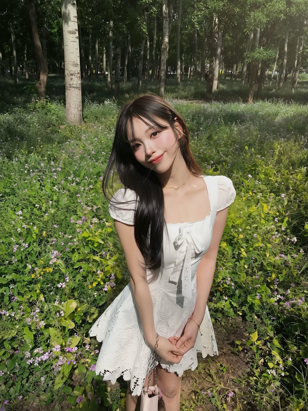 _sen0818_ 게시물 이미지: 당신은 숲속을 걷다가 길을 잃었습니다. 눈앞에 한 여성이 보입니다. 
말을...