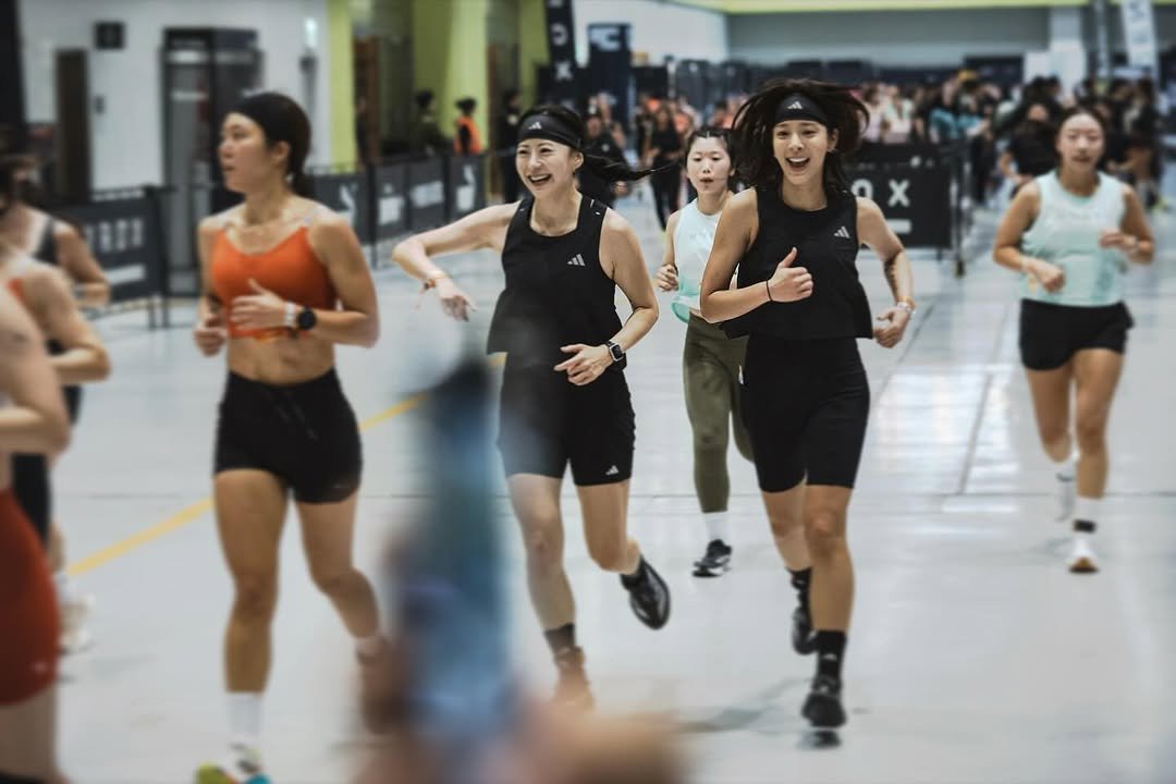 Photo shared by 설인아 sᴇᴏʀɪɴᴀ on November 10, 2025 tagging @itshyelee. May be an image of one or more people, activewear and text.