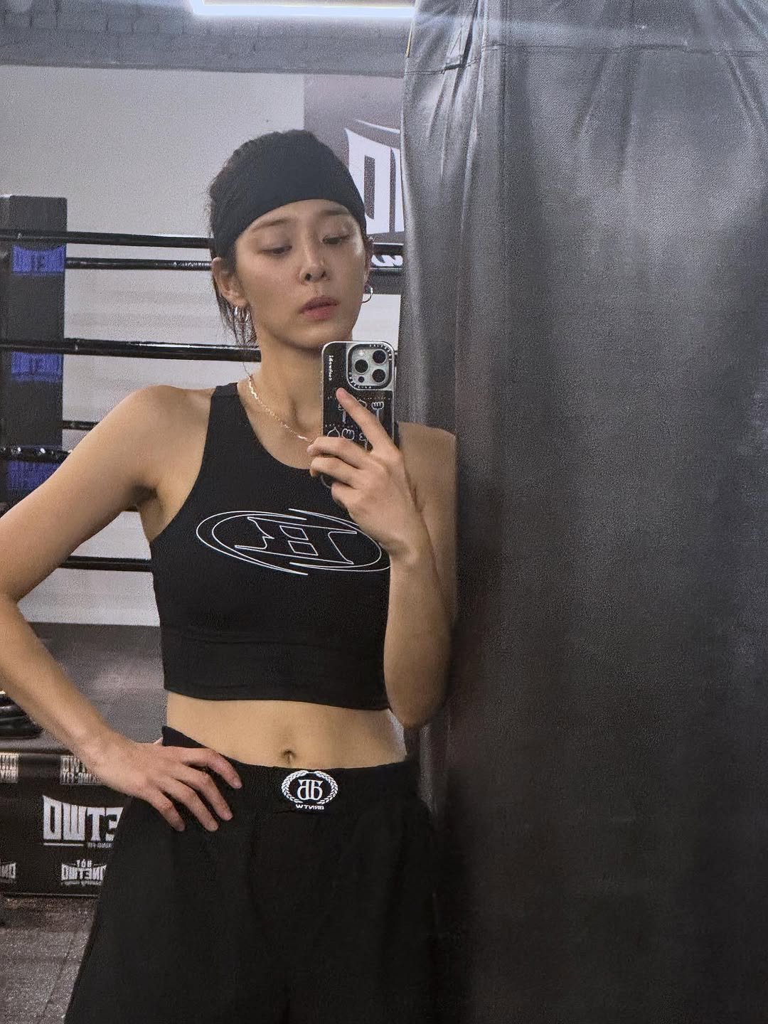 Photo by 설인아 sᴇᴏʀɪɴᴀ on September 13, 2025. May be an image of activewear, sportswear, punching bag and sweatpants.