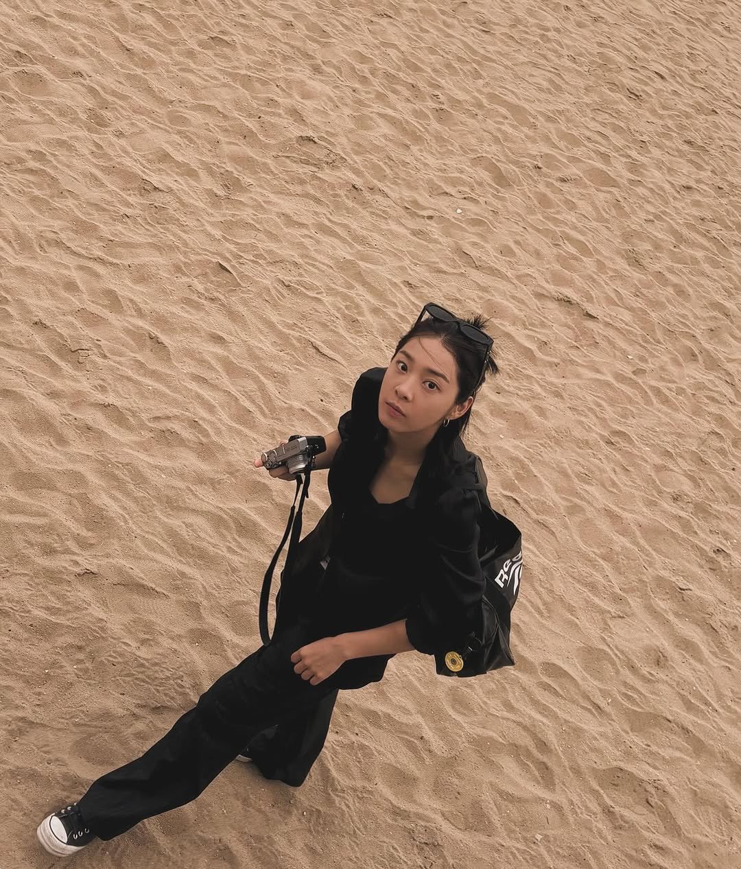 Photo by 설인아 sᴇᴏʀɪɴᴀ on September 11, 2025. May be an image of one or more people, braids and boots.