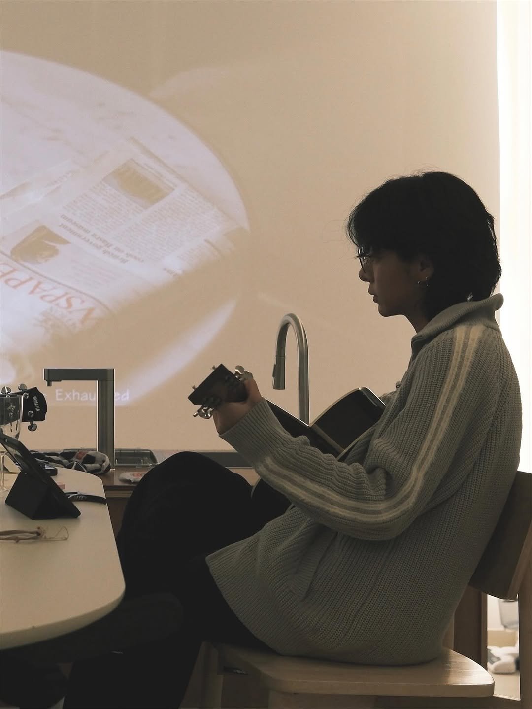 Photo by 설인아 sᴇᴏʀɪɴᴀ on November 18, 2025. May be an image of studying, musical instrument, newspaper, telescope, microscope, camera, cornflower and text.