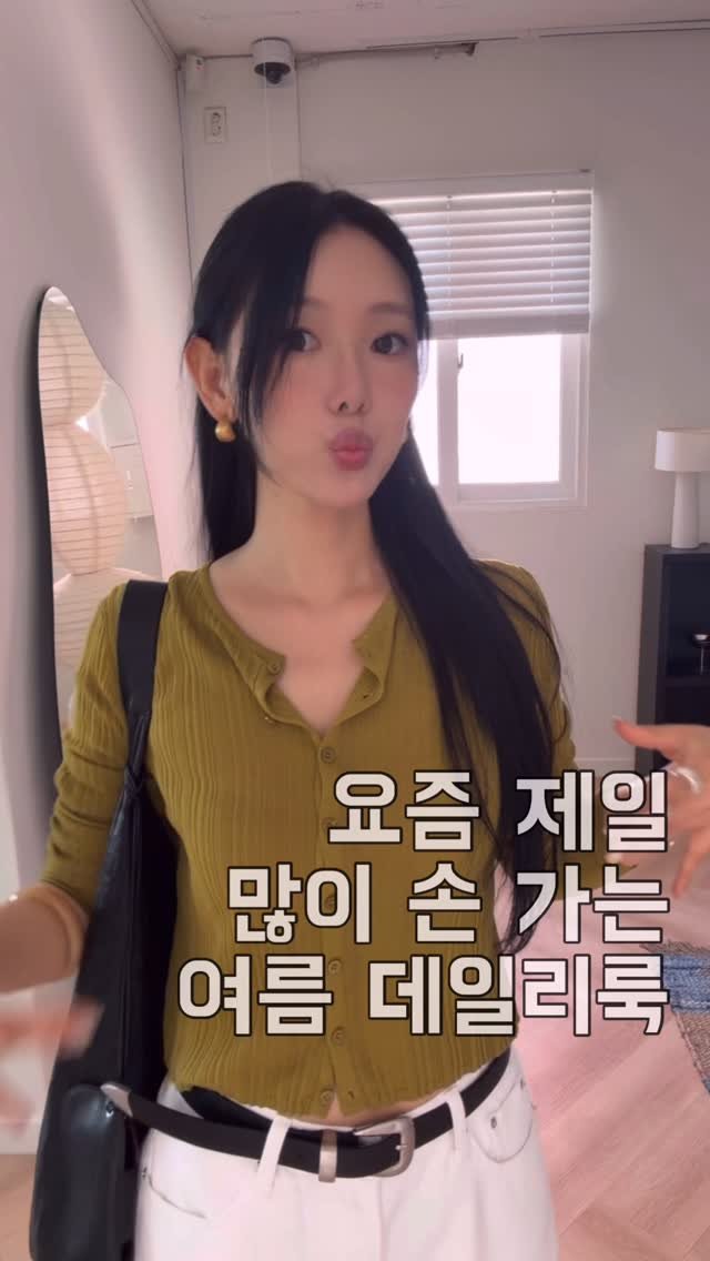 _sesamesalt 게시물 이미지: 여름에 이런 분위기 좋아하시는 분들 계신가요? 🤍

여리한 드레이프 탑에 린넨...