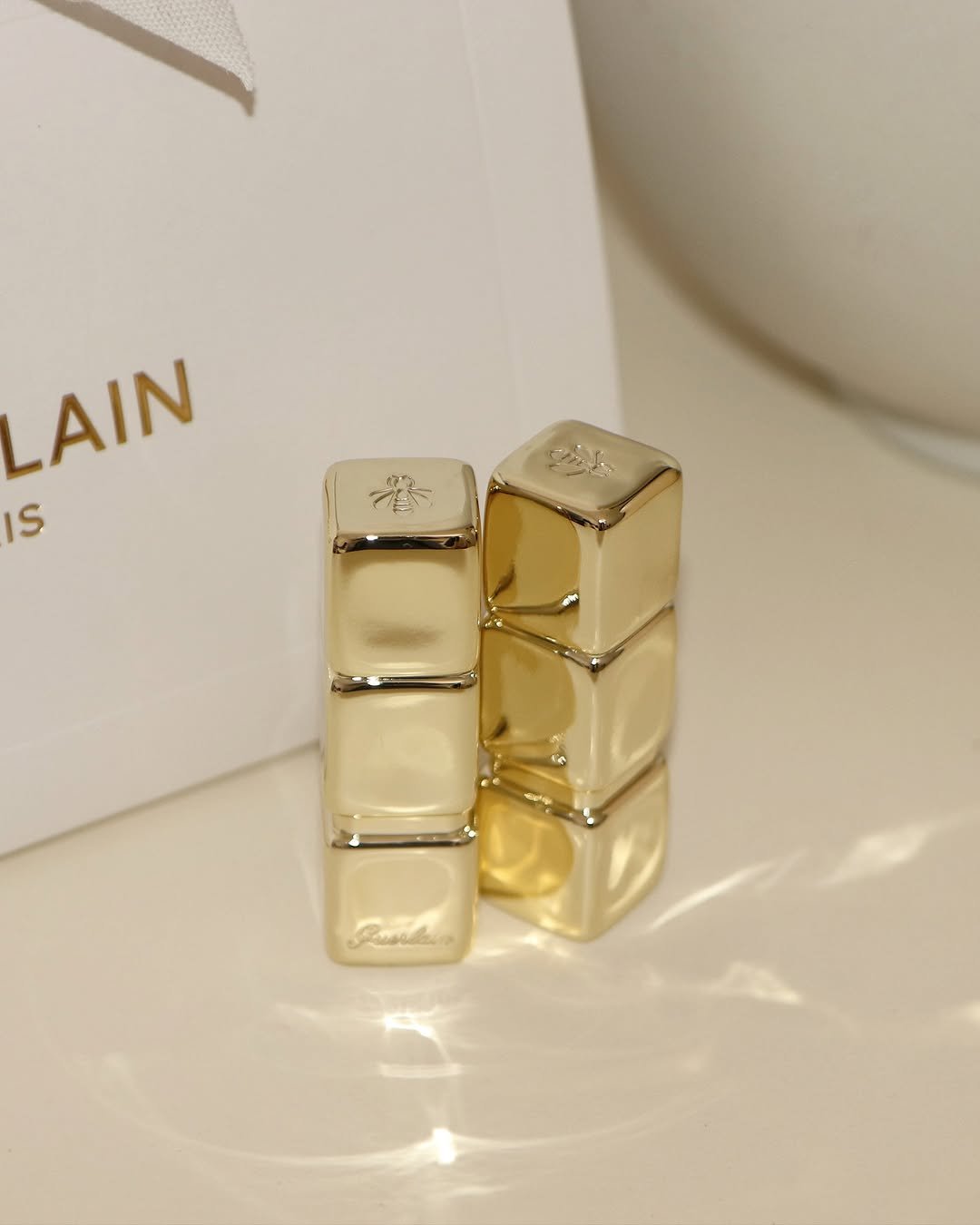 Photo shared by 쎄써미솔트 on September 17, 2025 tagging @guerlain. May be an image of fragrance, cufflinks, perfume and text.