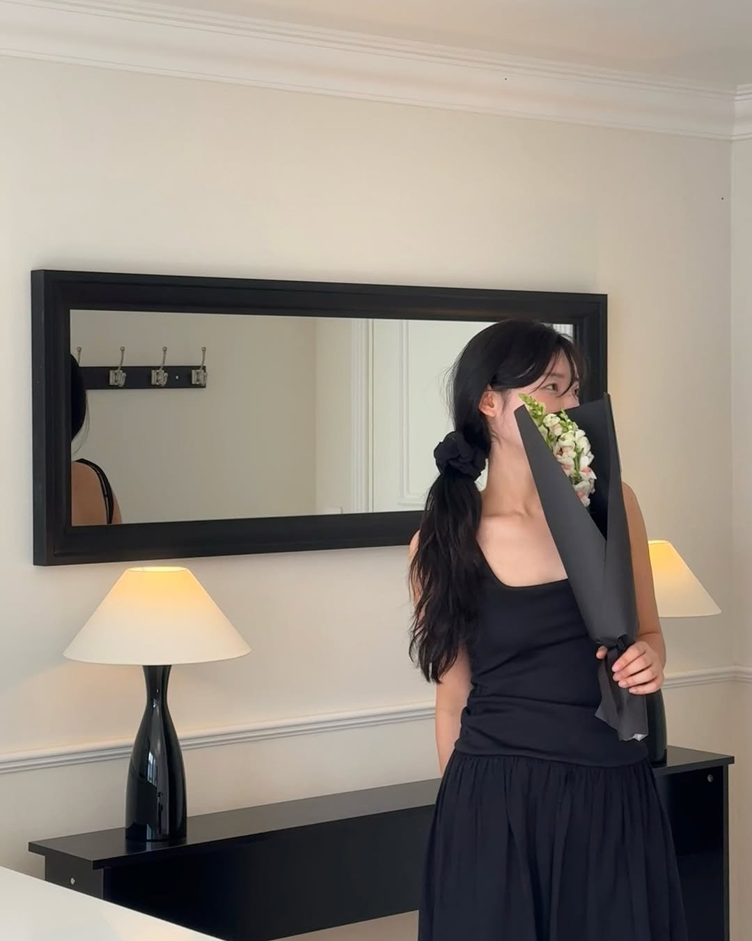 Photo by 여수펜션 | 솔스테이 풀빌라 solstay poolvilla on April 24, 2025. May be an image of 1 person, dress, mirror, prairie gentian and text.