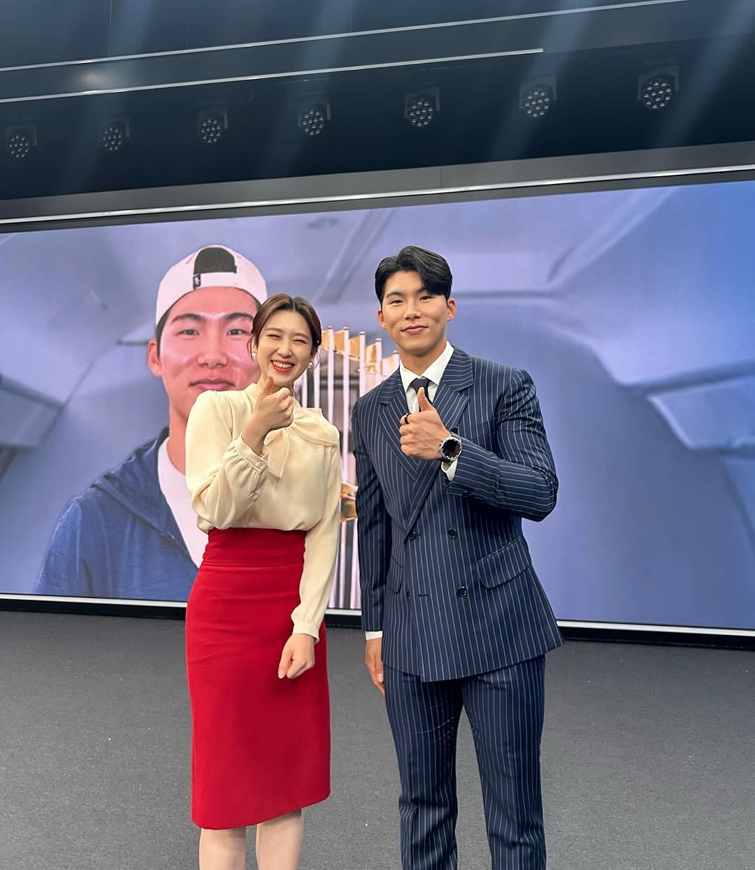 Photo by 이수빈 in JTBC 뉴스 with @kimhs.3.