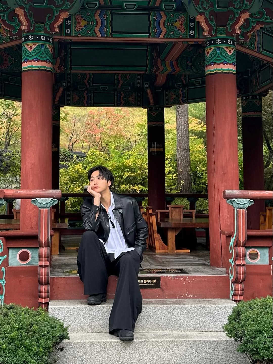 Photo by SEONGHWA on October 08, 2025. May be an image of 1 person, Gyeongbokgung Palace and text.