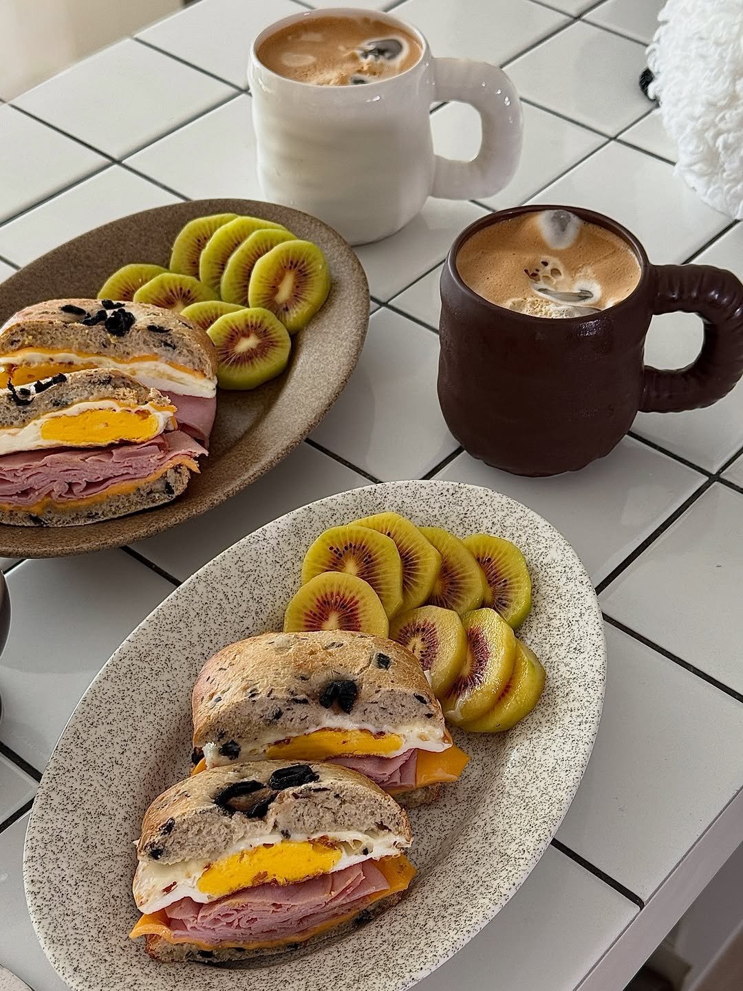 Photo by nini♡ on December 21, 2025. May be an image of english muffin, smoked salmon, coffee cup, coffee, crumpet, croissant, bagel, salami, toast, sandwich and text.