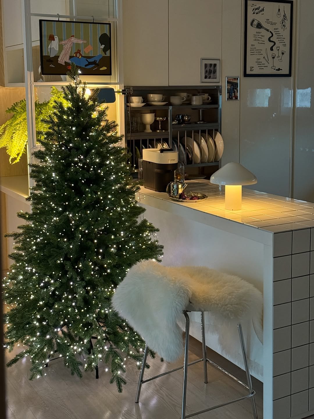 Photo by nini♡ on November 25, 2025. May be an image of christmas tree, furniture, tinsel, indoors, kitchen and text.