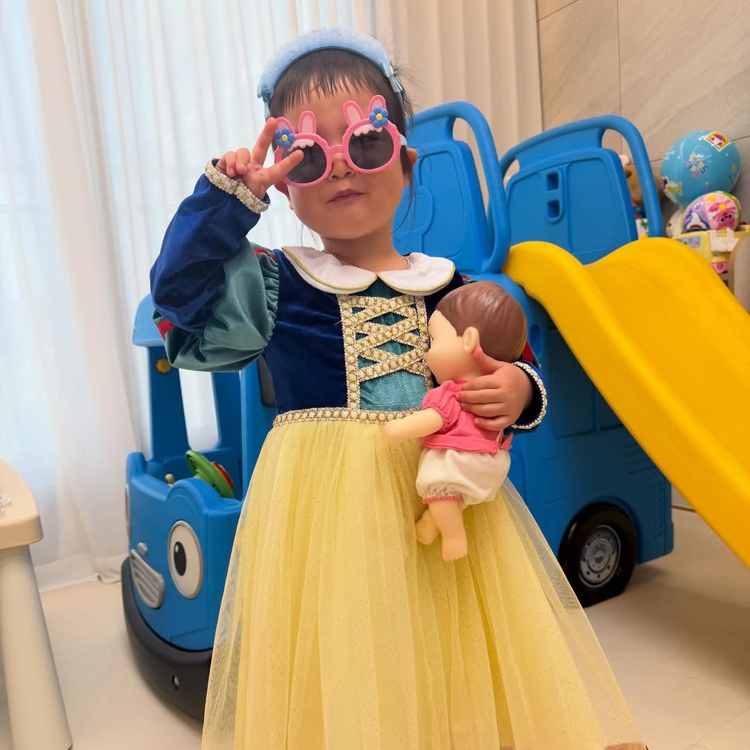 Photo by ʚ♡ɞ 채아네 ʚ♡ɞ on April 24, 2026. May be an image of baby, glasses, doll, costume, eye patch and text.