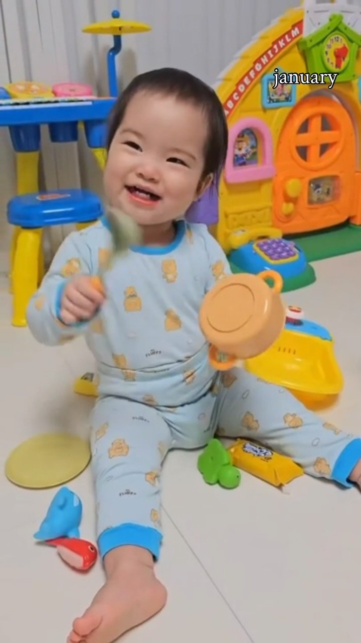 _treasure93 게시물 이미지: 웃음 가득했던 2025년 안녕 👋🏻
사랑은 그대로 두고
행복만 더하자, 2026년 💖