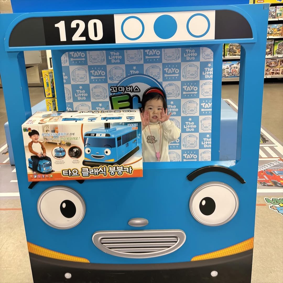 Photo by ʚ♡ɞ 채아네 ʚ♡ɞ on November 12, 2025. May be an image of train, lego, bus, buggy and text.