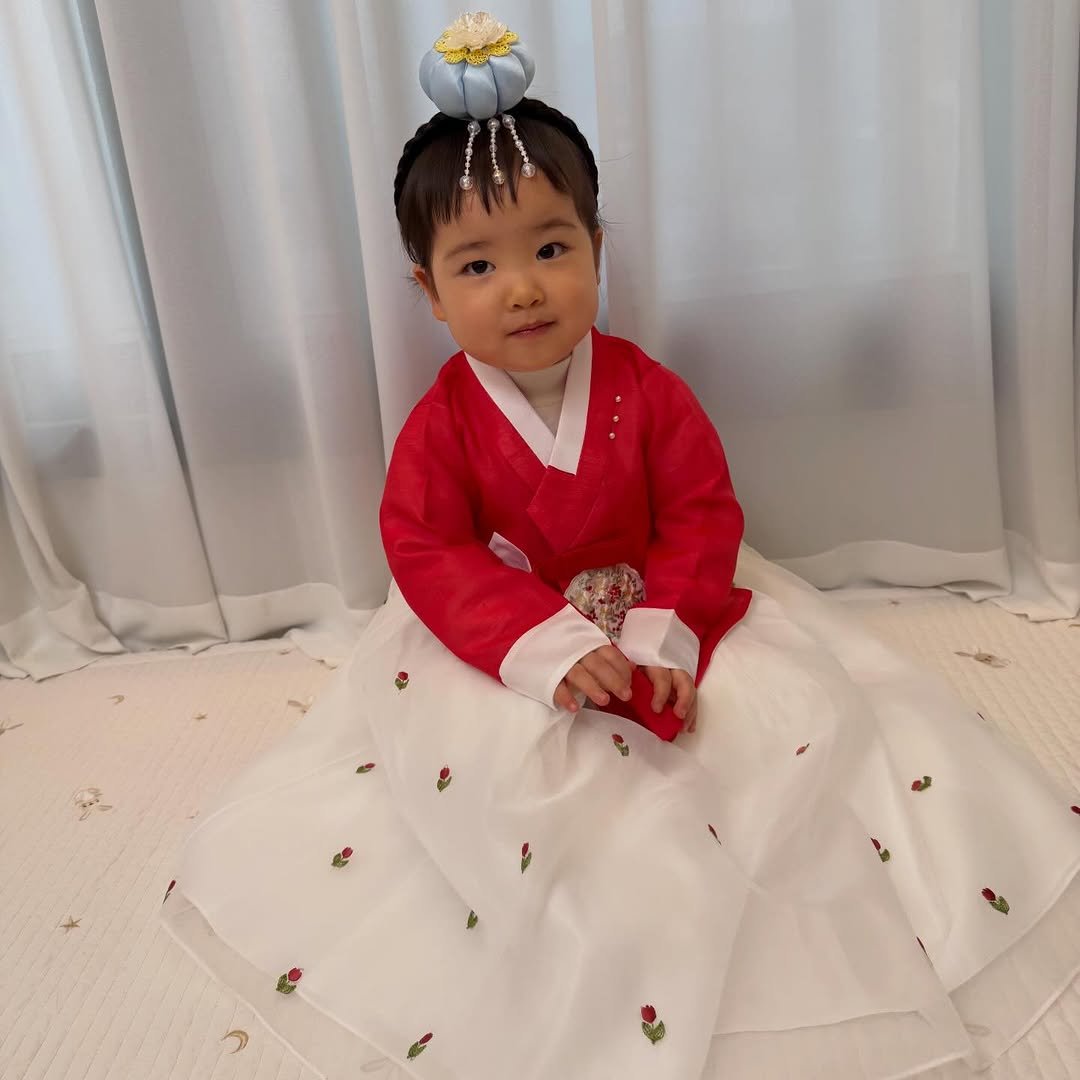 Photo by ʚ♡ɞ 채아네 ʚ♡ɞ on February 13, 2026. May be an image of baby and text.