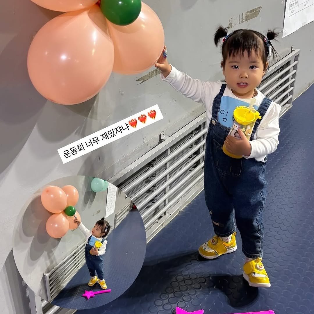 Photo by ʚ♡ɞ 채아네 ʚ♡ɞ on November 03, 2025. May be an image of baby, standing, baby shoes, lollipop, balloon and text.
