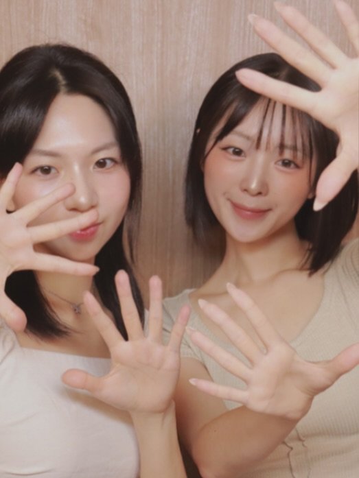 Photo by 닮은듯다른듯 on July 20, 2025. May be an image of one or more people and hair.