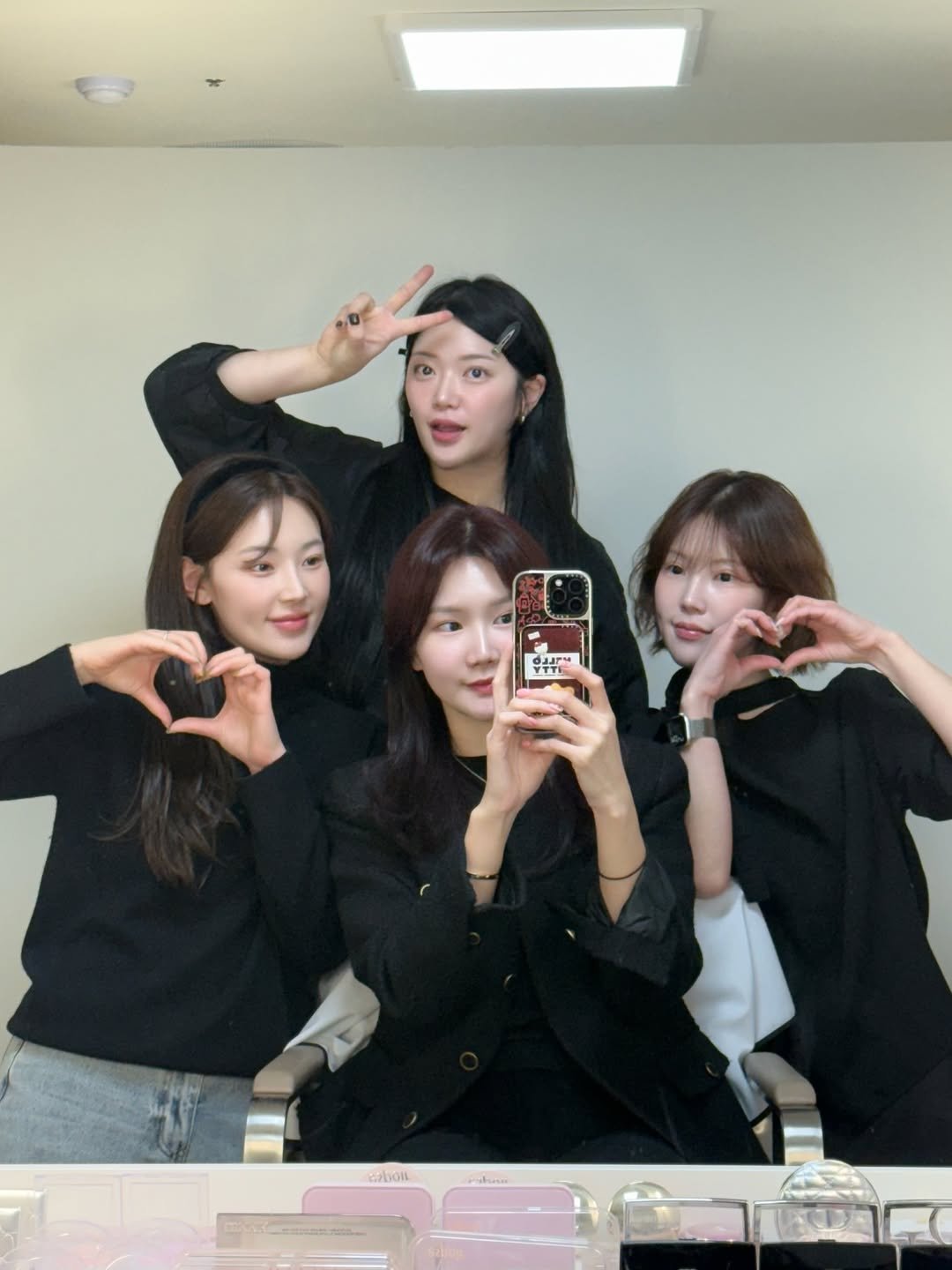 Photo by 𝚄𝚒𝚕𝚢 유일리 세희쌤 | 홍대메이크업 연남동메이크업 in Seoul, Korea with @_uily_se, @_uily_sy, and @_uily_ge. May be an image of text.